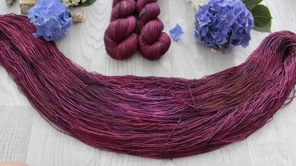 "Sangre" 80% merino 20% hedvábí 360m 