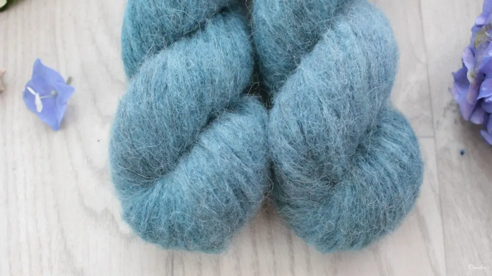 "Laguna" -  42%  baby alpaka 13% merino 10 % yak 35% hedvábí 50g