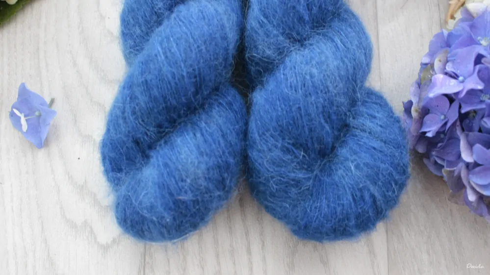"Královská" -  42%  baby alpaka 13% merino 10 % yak 35% hedvábí 50g