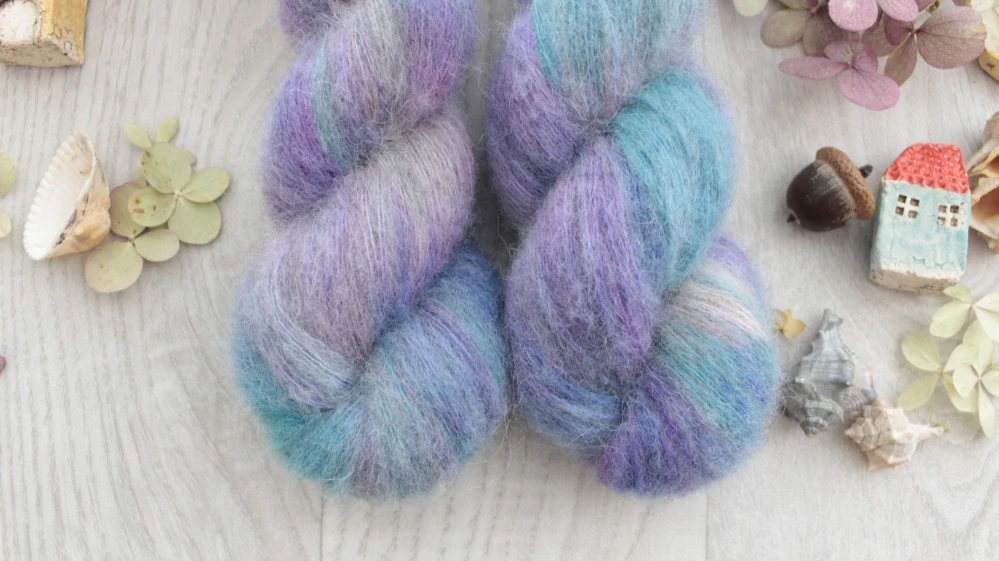 "Calma 2" -  42%  baby alpaka 13% merino 10 % yak 35% hedvábí 50g