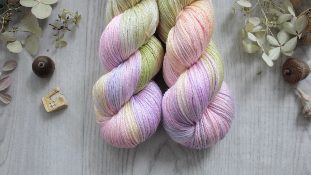 "Manzana pastel" - merino sw/hedvábí 50/50 400m