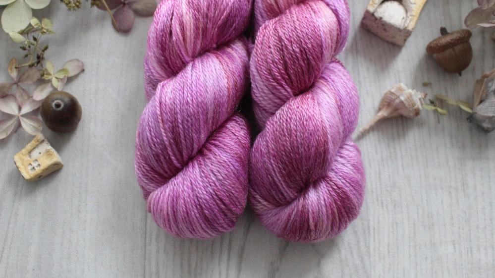 "Scarlet" Merino/tencel 333m