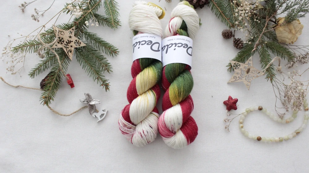 "Vánoční girlanda Red" - 120g Merino sw/Nylon/Zlatá stellina 400m