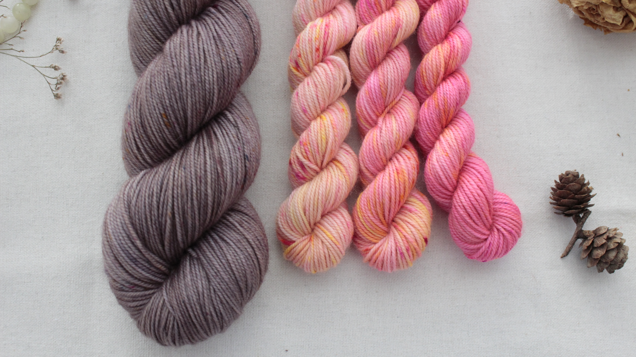 "Set 46" Alpine Bloom Hat - 160g Merino sw 300m