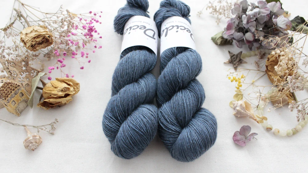"Jublau 3" 120g - 65%merino 20%hedvábí a 15% yak