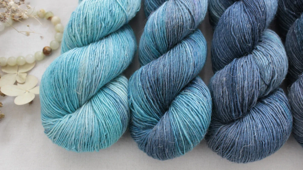 "Fade 32" - 500g Single 90% Merino sw/10% Len 366m