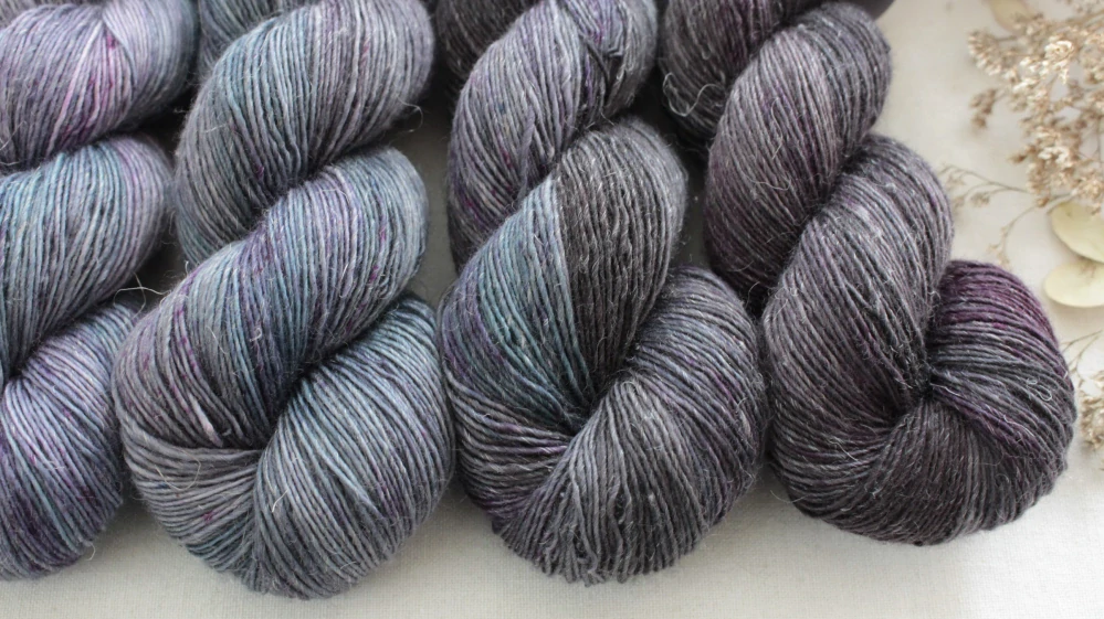 "Fade 34" - 500g Single 90% Merino sw/10% Len 366m