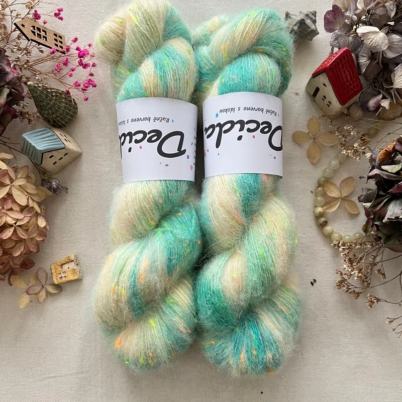 "Lunar" -  42%  merino sw 32% alpaka 18% donegal nopky 8% len 400m