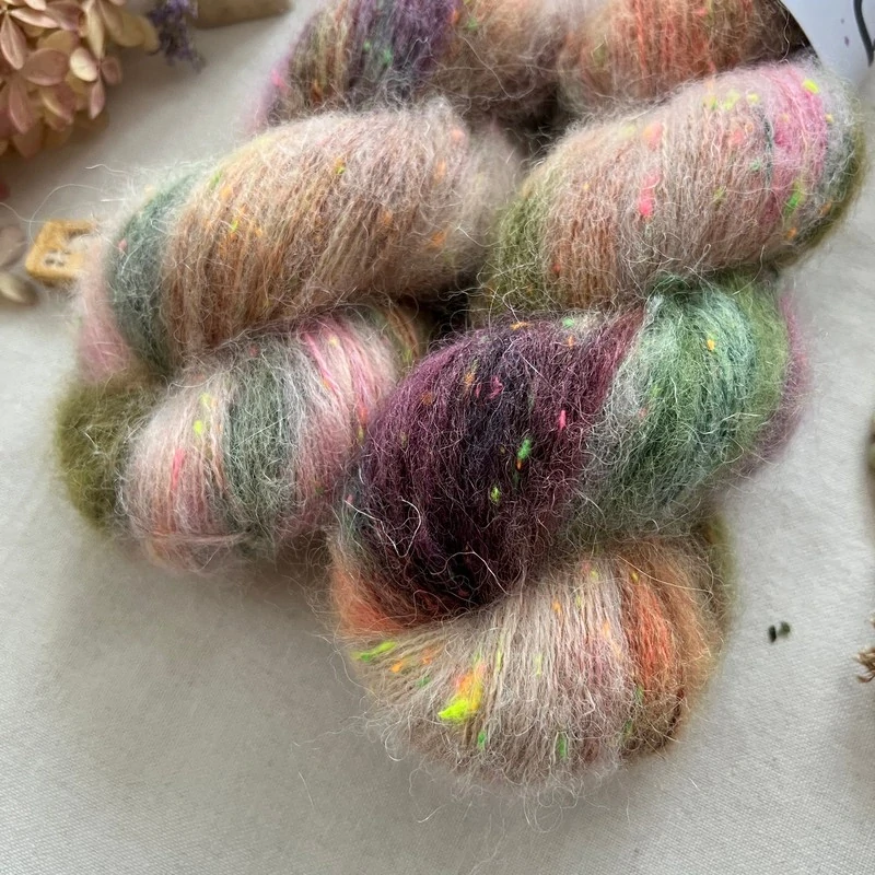 "Earth Whisper" -  42%  merino sw 32% alpaka 18% donegal nopky 8% len 400m