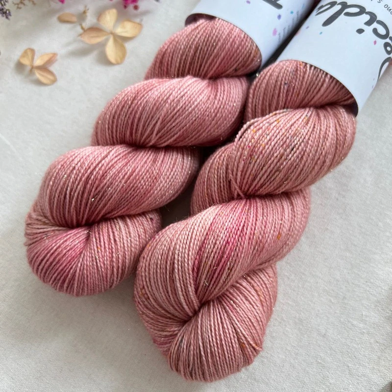 "Starlit Rose" - 100g Merino sw/Nylon/Zlatá stellina 400m