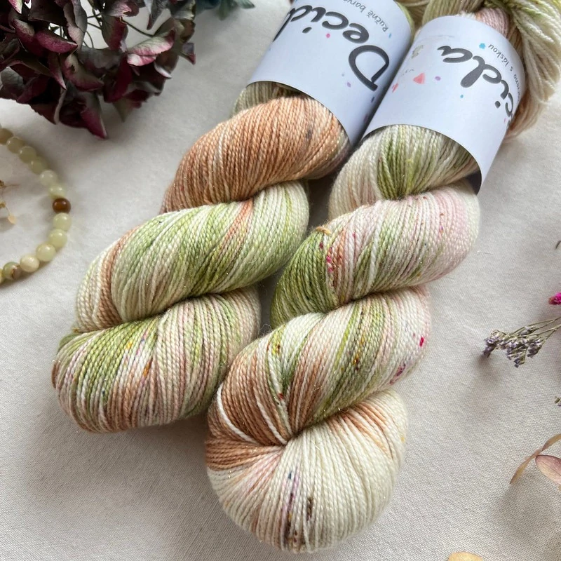 "Botanical Ivory" - 75% merino sw 20% nylon 5% zlatá stellina 400m