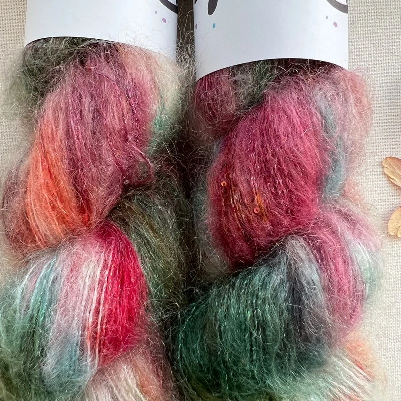 "Mystic Peony"- 64% superkid mohér 3% merino 10% flitry 23% hedvábí 400m/50g