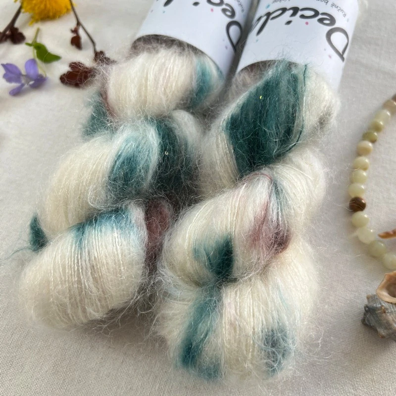 "Adrian 2" 64% superkid mohér 3% merino 10% flitry 23% hedvábí 400m/50g