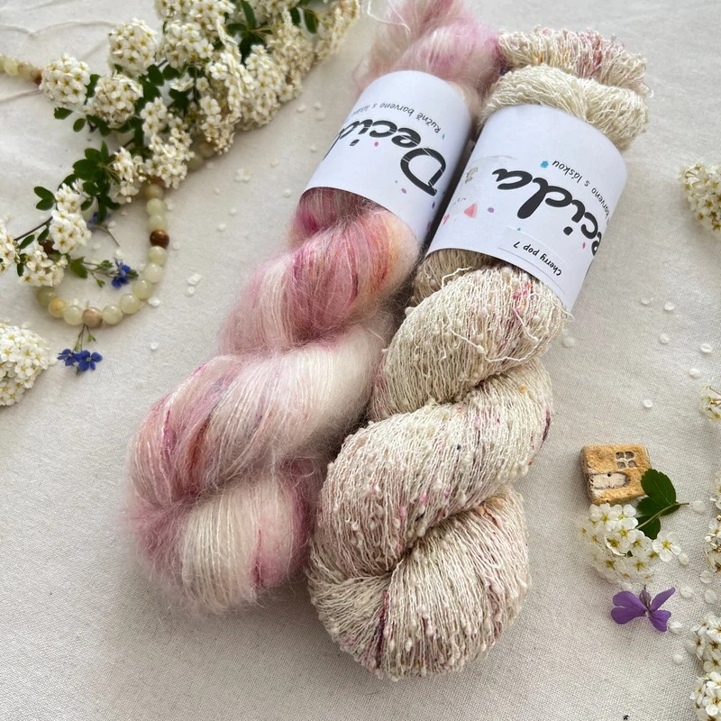 "Cherry Pop 8" 64% superkid mohér 3% merino 10% flitry 23% hedvábí 400m/50g