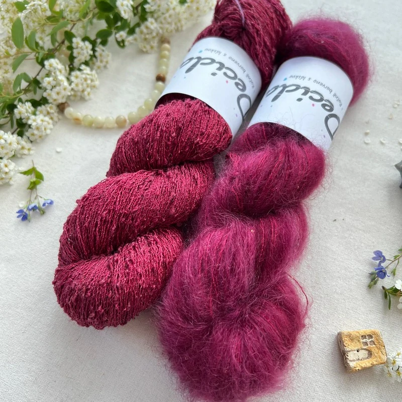 "Rouge Mirage" 64% superkid mohér 3% merino 10% flitry 23% hedvábí 400m/50g