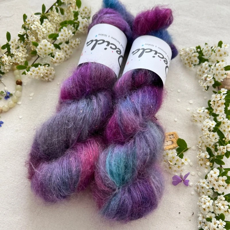 "Galaxy Mist" 64% superkid mohér 3% merino 10% flitry 23% hedvábí 400m/50g