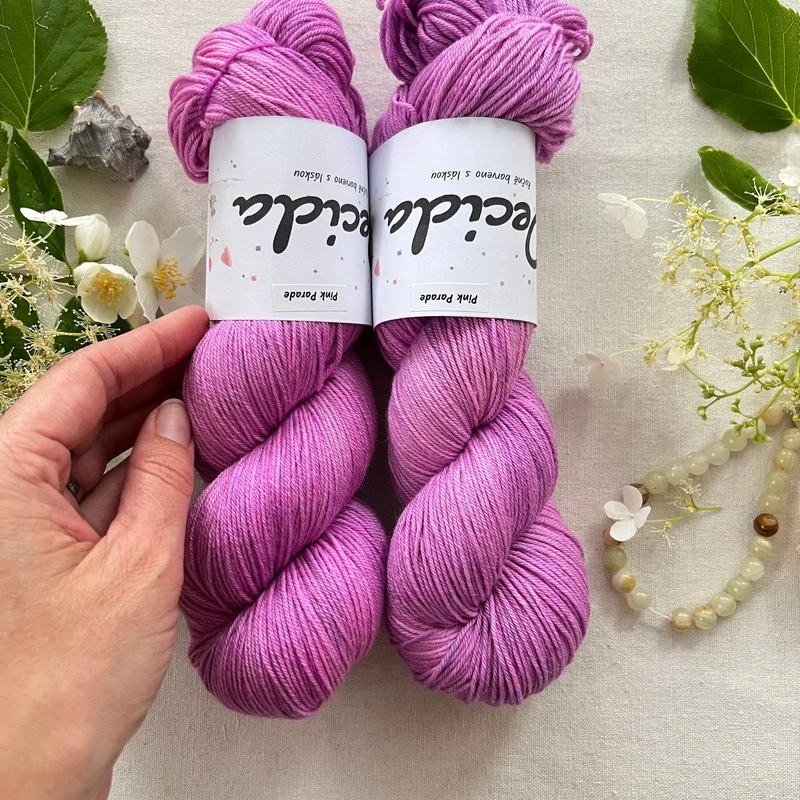 "Pink Parade" 75% merino 25% hedvábí 400m