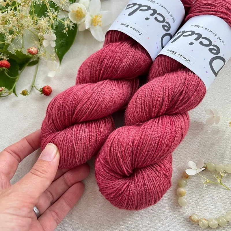 "Crimson Bloom" 75% merino 25% hedvábí 400m