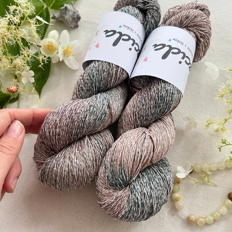"Truffle Smoke" - 53% bambusová viskóza 47% buretové hedvábí 460m/100g