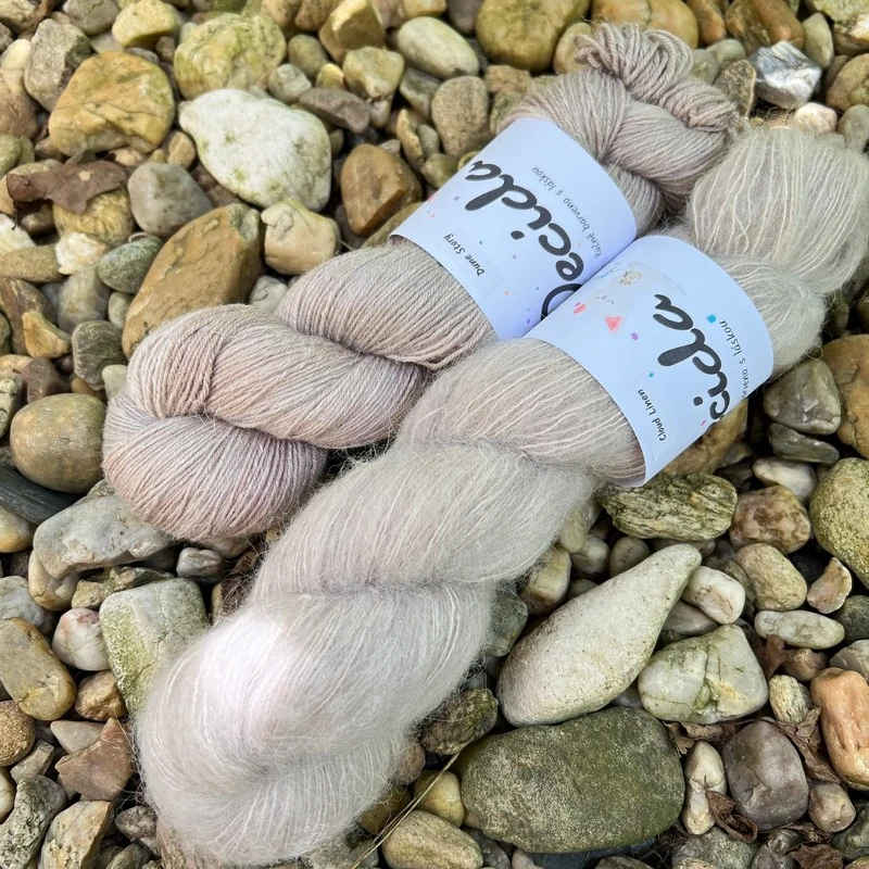 "Cloud Linen"- 64% baby alpaka 3% merino 10% flitry 23% hedvábí 400m/50g