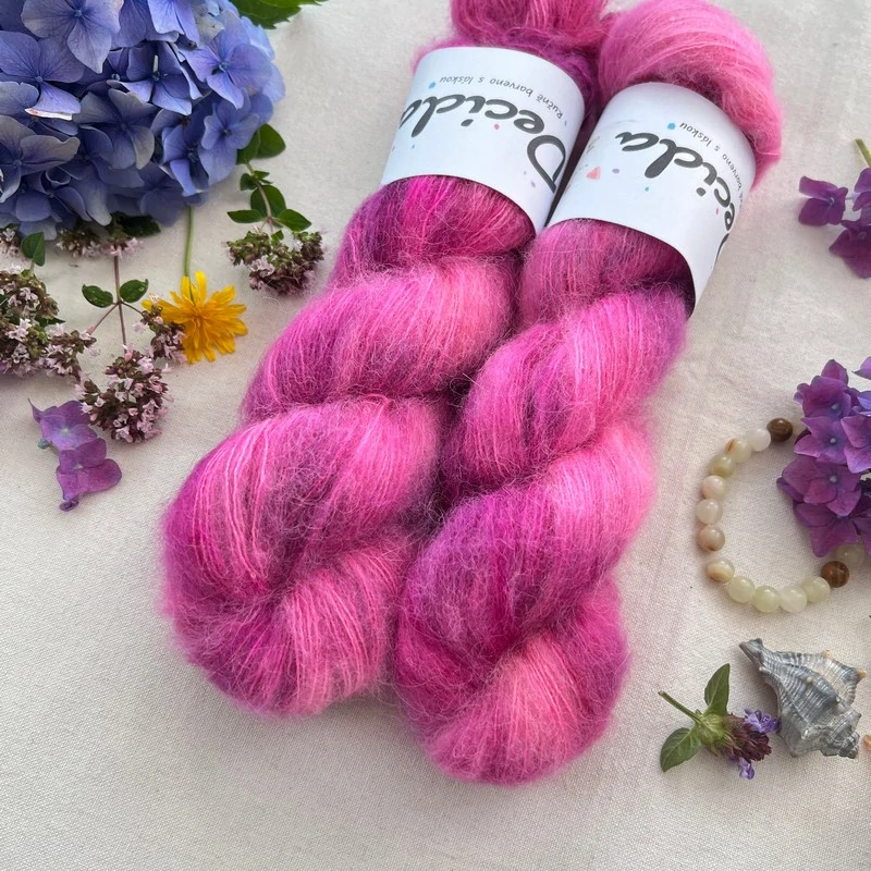 "Berry Glow"- 64% baby alpaka 3% merino 10% flitry 23% hedvábí 400m/50g