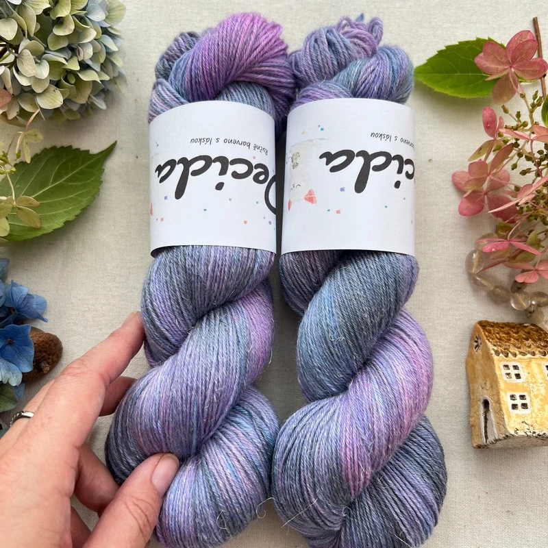 "Afterglow Violet" 60% merino 20% hedvábí 20% konopí 400m