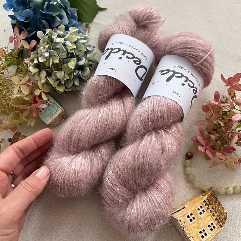 "Tavira" - 34% superkid mohér 11% hedvábí 41% nylon 14% polyester 390m/100g
