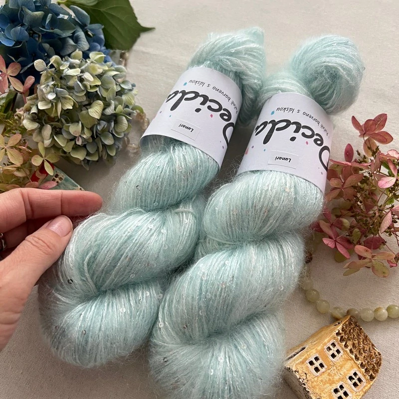 "Lunari" - 34% superkid mohér 11% hedvábí 41% nylon 14% polyester 390m/100g