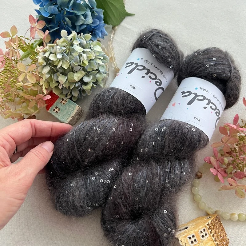 "Noto" - 34% superkid mohér 11% hedvábí 41% nylon 14% polyester 390m/100g