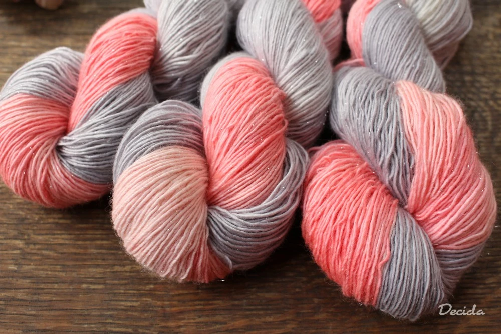 "Doteky" - merino SILVER