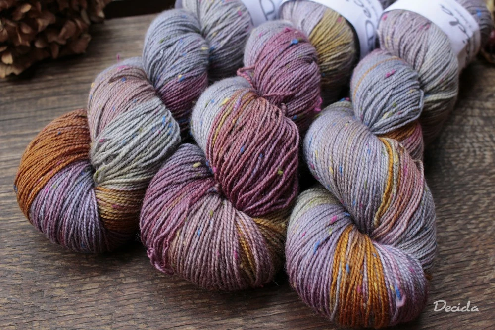 "Zadumaná" - merino a Donegal neps