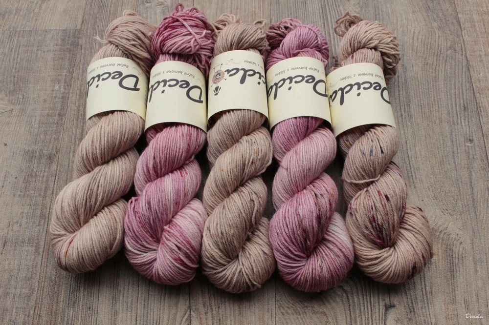 "Okvětní lístky" - extra MERINO se sw 4mm