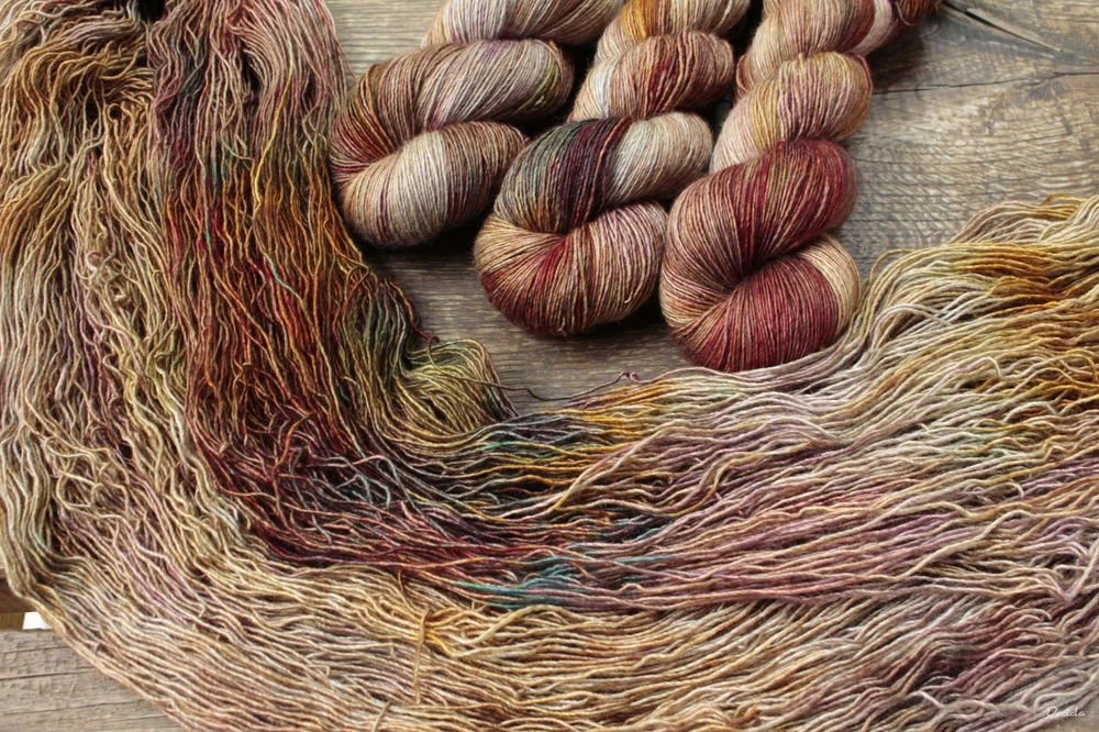 "Brilho dourado" 120g - 65%merino 20%hedvábí a 15% yak