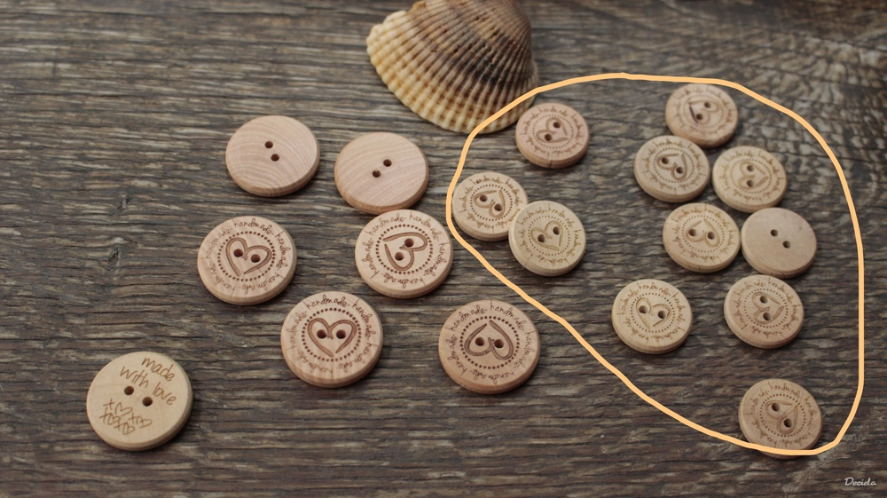 Dřevěné knoflíky Handmade Srdce 20mm