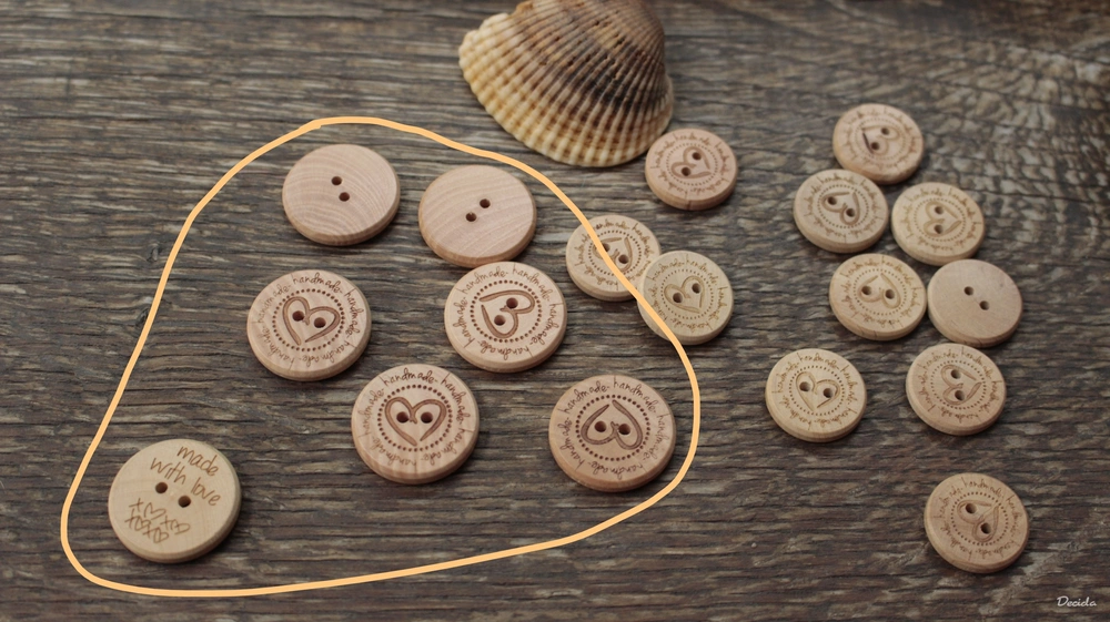 Dřevěné knoflíky Handmade Srdce 25mm