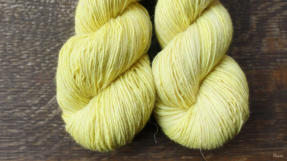 "Bright yellow" -  Single 90% Merino/10% Len 366m