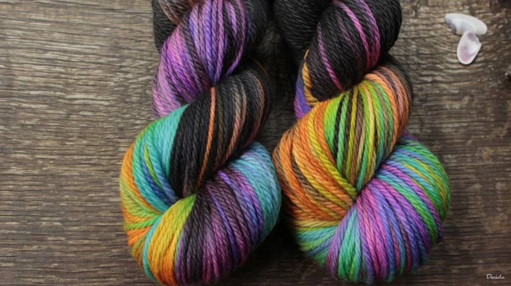 "Neon at night" Aran merino sw 166m/100g