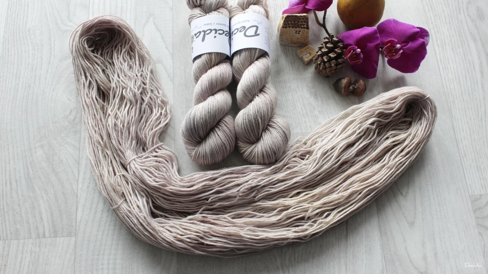 "Zapudrovaná" - extra MERINO se sw 4mm