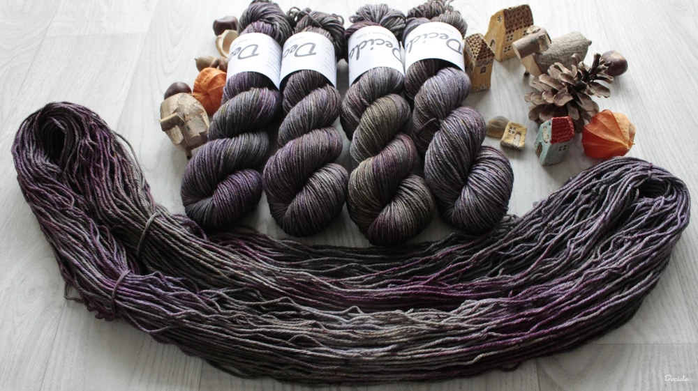 "Tmavé perly" Merino/hedvábí 4mm