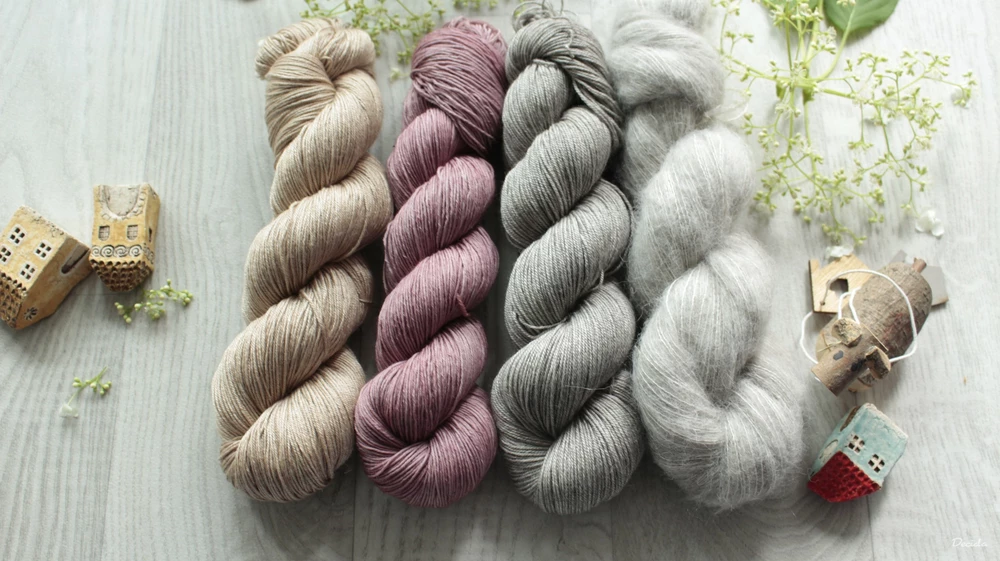 Přírodní -  42%  baby alpaka 13% merino 10 % yak 35% hedvábí 50g