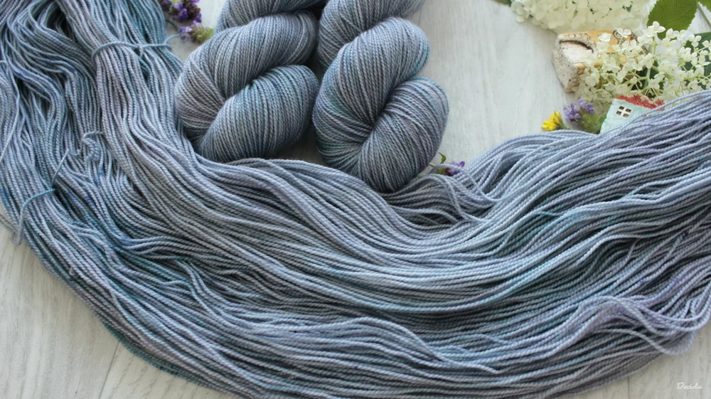 "Nubes oscuras" - 80% merino 10% kašmír 10% nylon 365m/100g