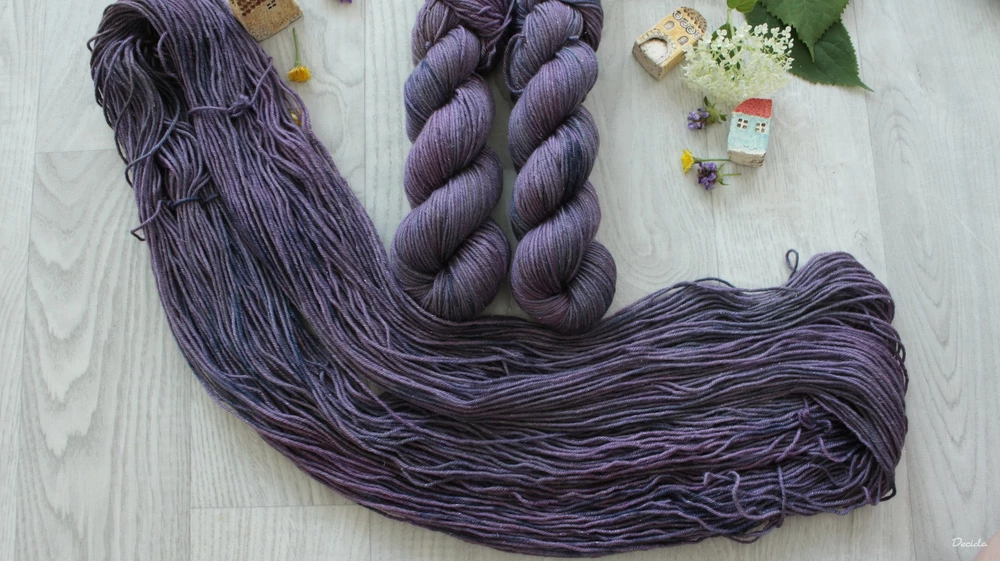 "Švestková" - 75%merino 20%hedvábí 5%silver 212m bez SW
