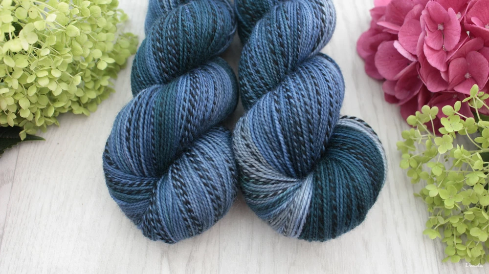 "Fluyendo" - ZEBRA Merino sw/nylon 365m/100g