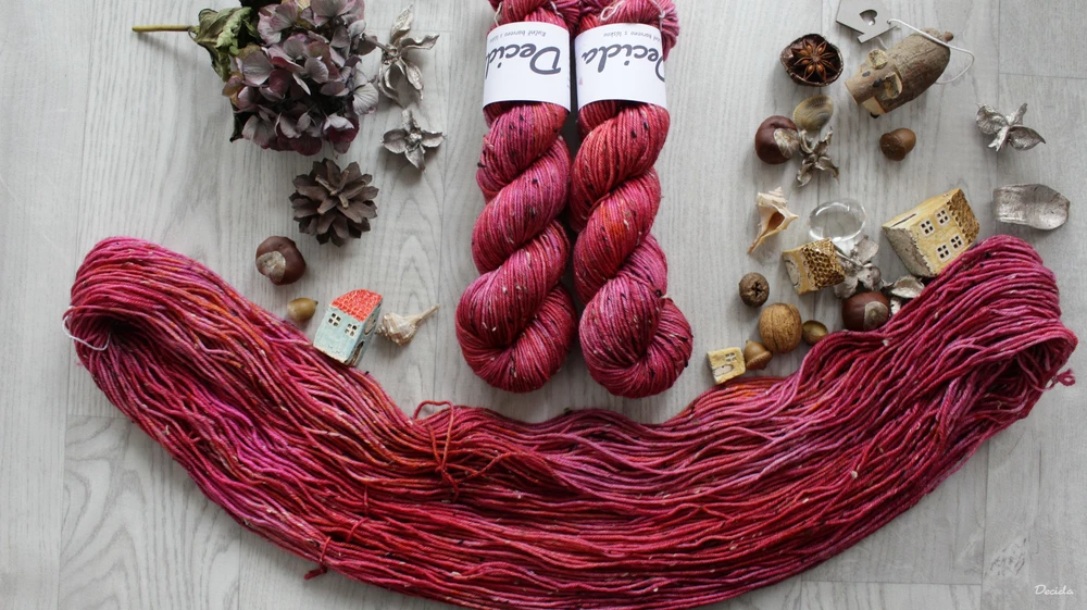 "Crimson" Donegal DK -  85% merino a 15% donegal nopky 212m