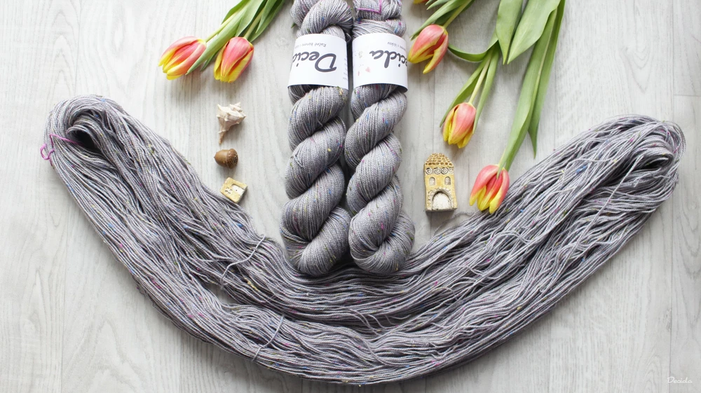 "Grey" -  85% merino sw a 15% donegal nopky barevné