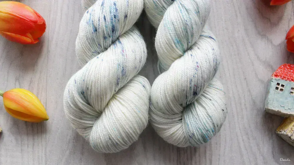 "Rozsypaný mráz" - 70%merino/10%kašmír/20%hedvábí 400m