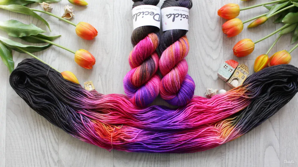 "Hot Extravagance" -  Merino sw/polyamid 270m/100g