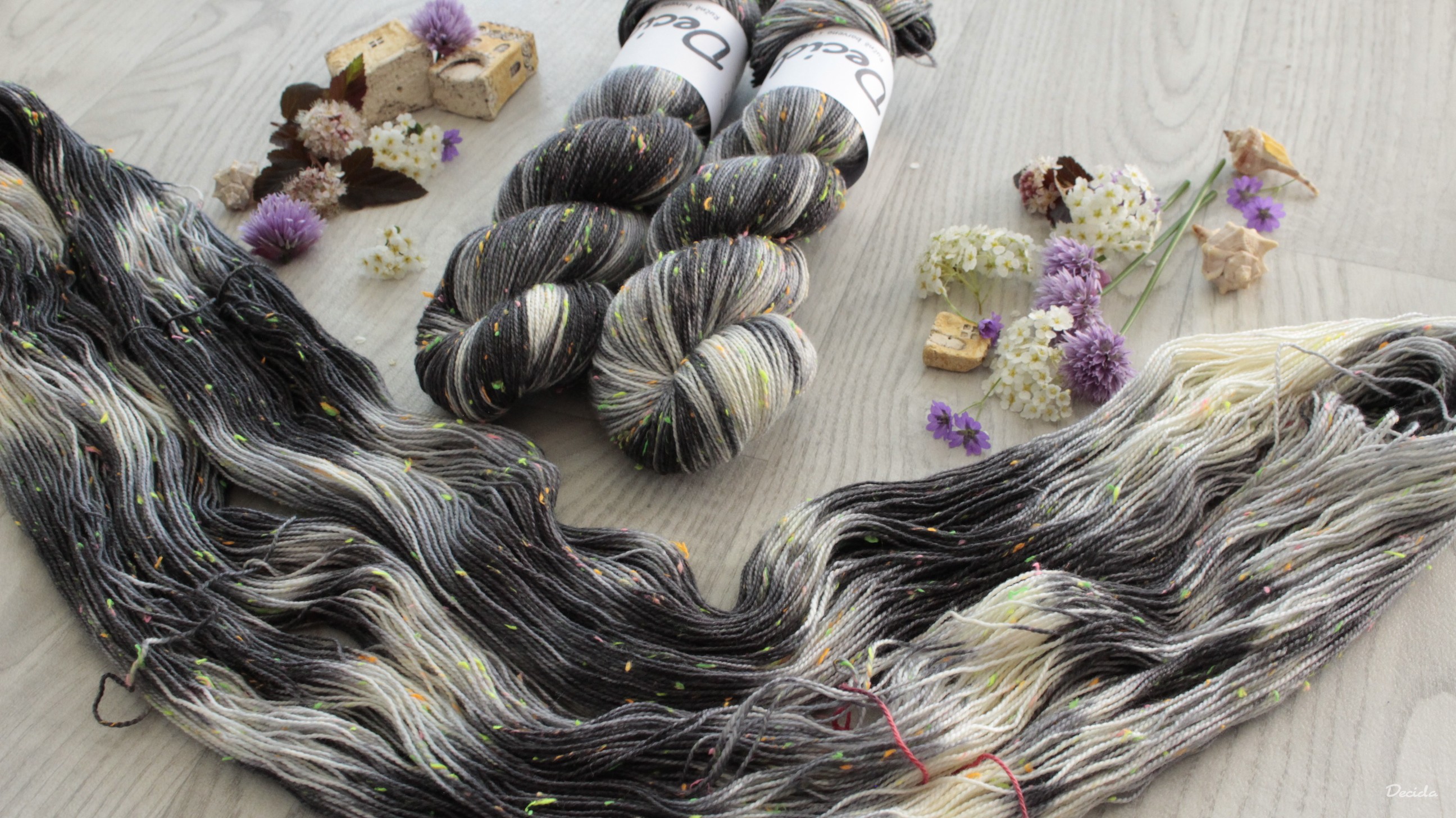 "Elegant" - merino a Donegal neps 400m