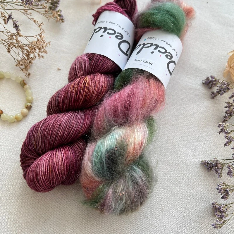 "Mystic Peony"- 64% superkid mohér 3% merino 10% flitry 23% hedvábí 400m/50g