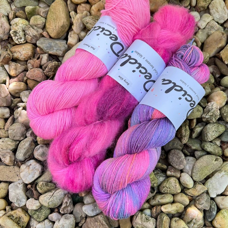 "Berry Glow"- 64% baby alpaka 3% merino 10% flitry 23% hedvábí 400m/50g